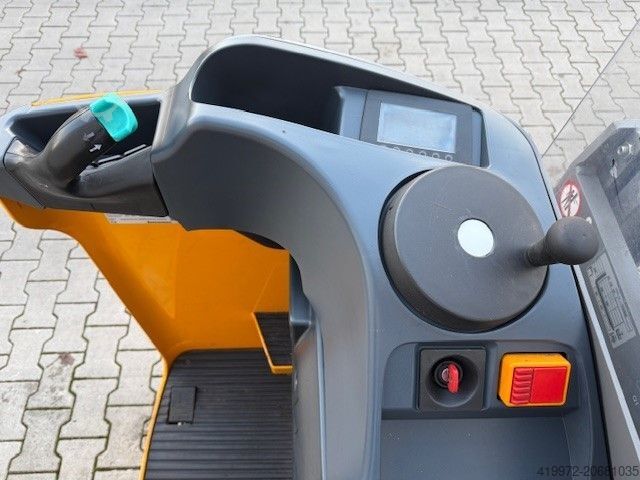 Стоящ мотокар Jungheinrich ESD 120