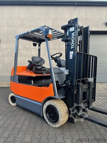Forklift Toyota 7FBMF30