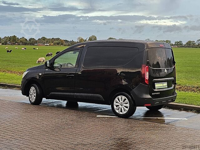 RENAULT EXPRESS 1.5 AC CarPlay EURO6 PDC semi cuero cámara control de crucero 53.000 km RENAULT EXPRESS 1.5 ac carplay EURO6 pdc half leder cam...