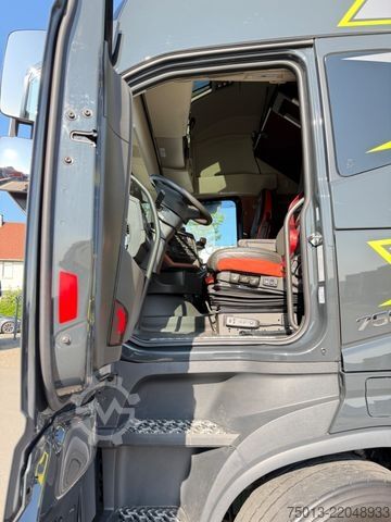 Schwerlast LKW/SZM VOLVO FH 750 6X2/4 in Voll- Ausstattung, Kipphydraulik