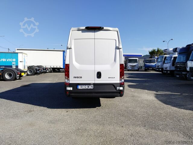 Furgoneta caja Iveco DAILY 35S18