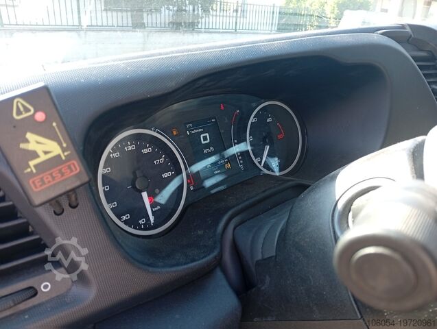 Grај + trostrani kiper Iveco Daily 35