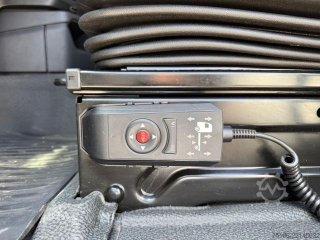 Samochód ciężarowy z plandeką typu platforma MERCEDES-BENZ ANTOS 2540 L Pritsche/Pl. 7,30 m LBW 2 T*ADR