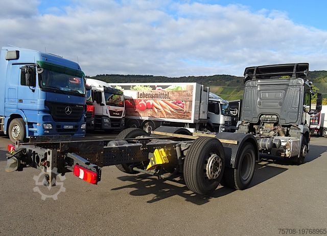 Lastbilchassi MERCEDES-BENZ 2533 Antos*ml. FHS*vollluft*für 8,1 m Aufbauten