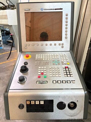 Centro de torneamento e fresagem CNC DMG CTV 400 V3