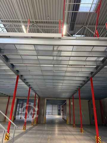 स्टोरेज प्लेटफार्म 2 Storage Platforms 35 x 17 m