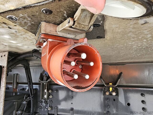 冷藏/冷冻运输 SCANIA P250 LAMBERET FRIGO LIFT
