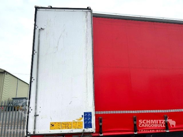 带篷布的开放式半挂车 Kässbohrer Curtainsider Standard