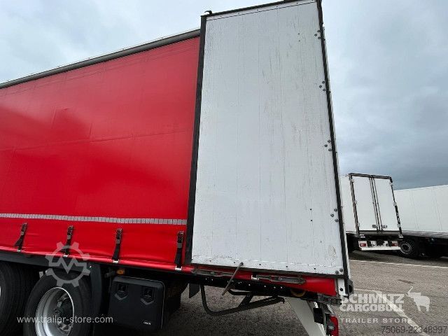 带篷布的开放式半挂车 Kässbohrer Curtainsider Standard