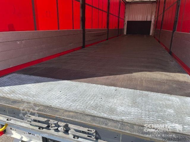 带篷布的开放式半挂车 Kässbohrer Curtainsider Standard