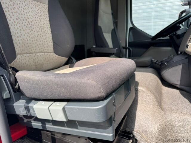 Bőrönd Renault MIDLUM 180 DXI / EEV / Tail Lift / TUV:9-2026 /...