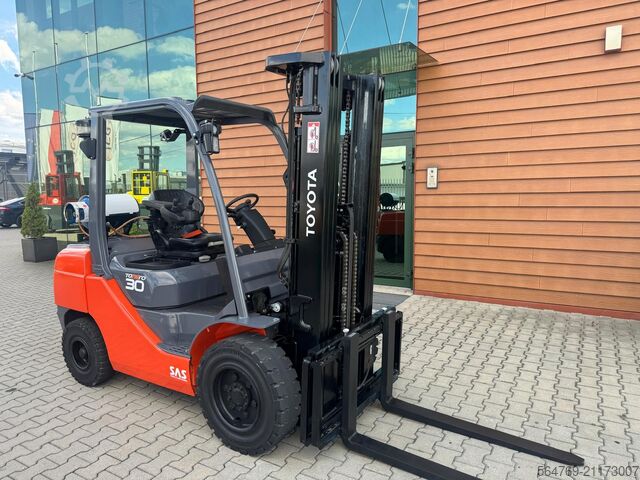 フォークリフト Toyota 06-8FGF30 / Triplex / 2021 year