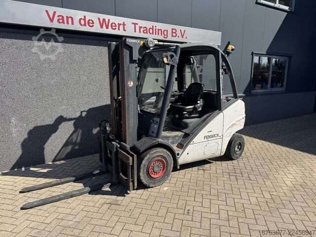 Linde H30D-01 Triplo 465 prosti dvig / stranski pomik / 4. funkcija VW Diesel 2006 LINDE H30D-01 Triplo 465 Freelift / Sideshift / 4e Functie VW Diesel 2006