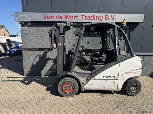 Linde H30D-01 Triplo 465 prosti dvig / stranski pomik / 4. funkcija VW Diesel 2006 LINDE H30D-01 Triplo 465 Freelift / Sideshift / 4e Functie VW Diesel 2006