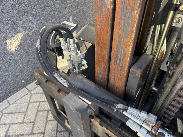 Linde H30D-01 Triplo 465 prosti dvig / stranski pomik / 4. funkcija VW Diesel 2006 LINDE H30D-01 Triplo 465 Freelift / Sideshift / 4e Functie VW Diesel 2006