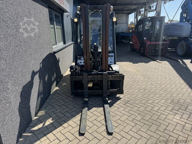 Linde H30D-01 Triplo 465 prosti dvig / stranski pomik / 4. funkcija VW Diesel 2006 LINDE H30D-01 Triplo 465 Freelift / Sideshift / 4e Functie VW Diesel 2006