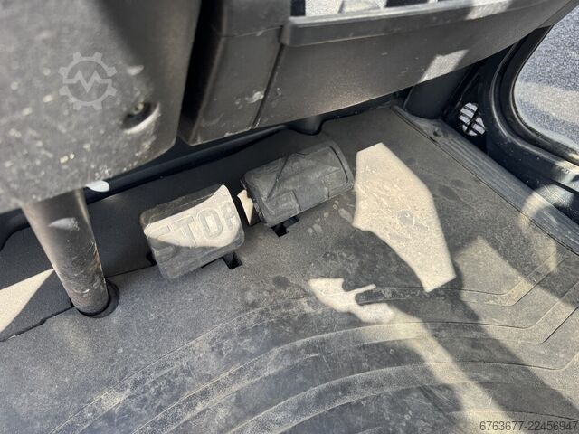 Linde H30D-01 Triplo 465 prosti dvig / stranski pomik / 4. funkcija VW Diesel 2006 LINDE H30D-01 Triplo 465 Freelift / Sideshift / 4e Functie VW Diesel 2006