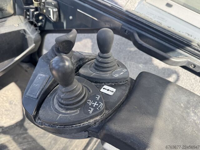 Linde H30D-01 Triplo 465 prosti dvig / stranski pomik / 4. funkcija VW Diesel 2006 LINDE H30D-01 Triplo 465 Freelift / Sideshift / 4e Functie VW Diesel 2006