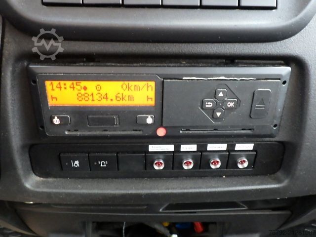 Three-way tipper van IVECO 70 C 18 DoKa/Kipper/Palfinger Kran/Greifer/2xAHK