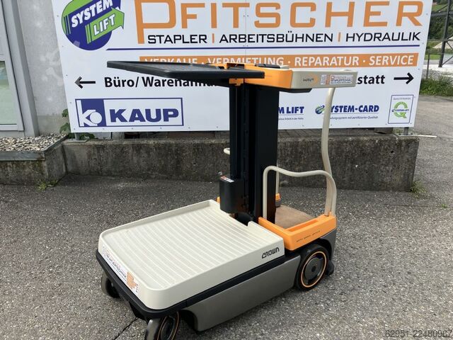 Prelevator de comenzi cu ridicare medie Crown WAVE60-118 LI-ION