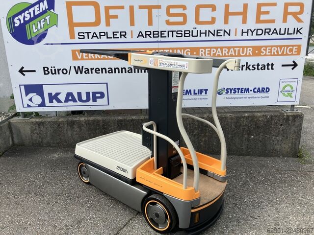 Prelevator de comenzi cu ridicare medie Crown WAVE60-118 LI-ION