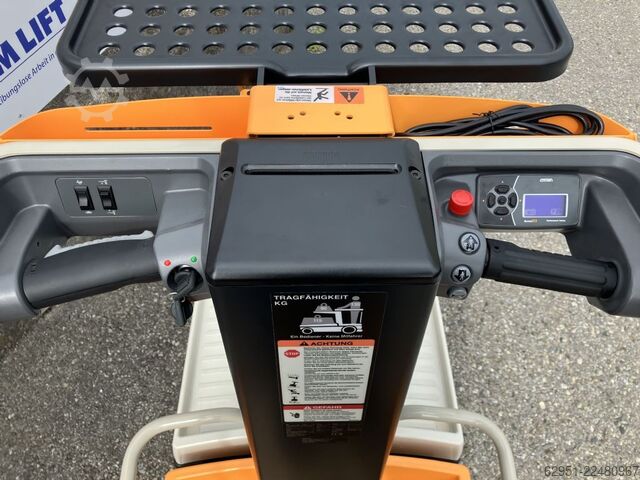 Prelevator de comenzi cu ridicare medie Crown WAVE60-118 LI-ION