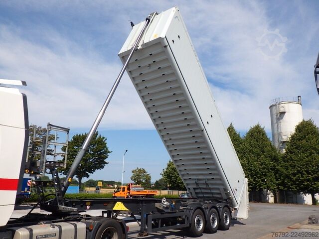 Billenős félpótkocsi SCHMITZ CARGOBULL SKI 24 Kippmulde 50 m³/Kombitüren/Lift/Rollplane