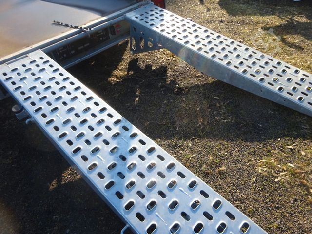 Trailer dengan platform kerja STEMA BMAT .2 Baumaschinentransporter Rampe