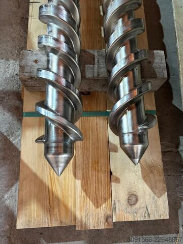 Dvoušnekový extrudér KraussMaffei KMD 114-32