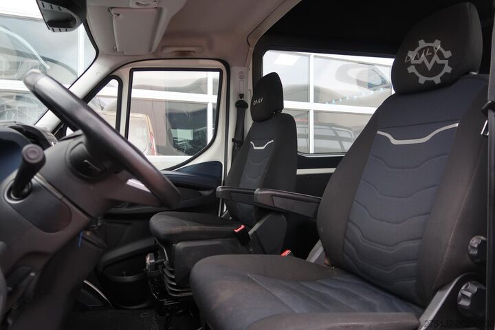 Șasiu cu cabină Iveco Daily 35C18H 3.0 DC AUT/ CAMERA/ LED/ CRUISE/ C...
