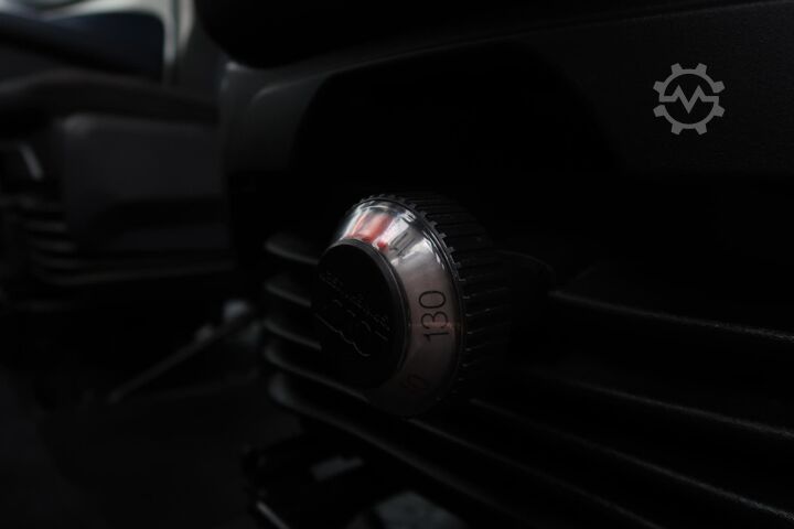 Șasiu cu cabină Iveco Daily 35C18H 3.0 DC AUT/ CAMERA/ LED/ CRUISE/ C...