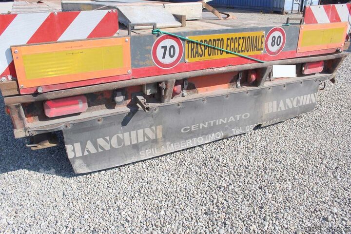 Semiremorcă joasă pentru transportul utilajelor de construcții de angelis carrellone 4assi buche rampe usato