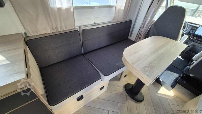 Camper semi-terintegrasi Chausson 640 TITANIUM LINE M26