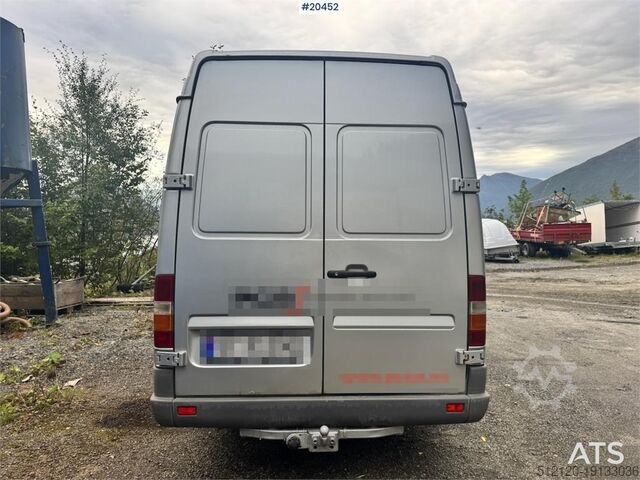 Smábíll Mercedes-Benz Sprinter 312 Minibus.