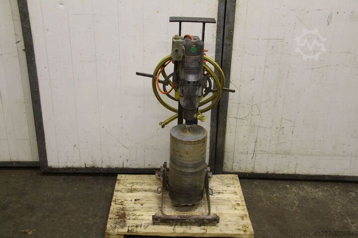 Διαμαντοφόρος πυρηνοτρύπανος μηχανή Milwaukee Ø 202 mm