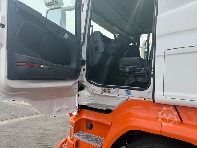 Kamion sa kranom Scania R580 V8 R 580 LB 8x4 HMF 4020-K6 + JIB FJ 600-K4