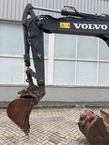 Escavadora Midi Volvo ECR 88 D    2016
