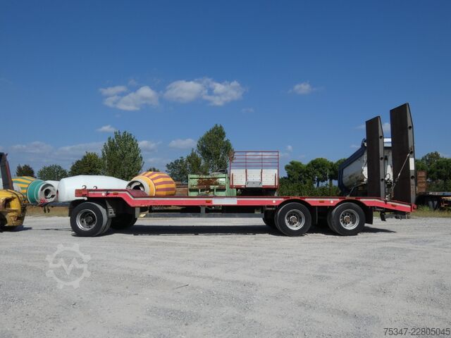 Semiremorcă cu platformă joasă pentru transportul utilajelor de construcţii CTC RP27G