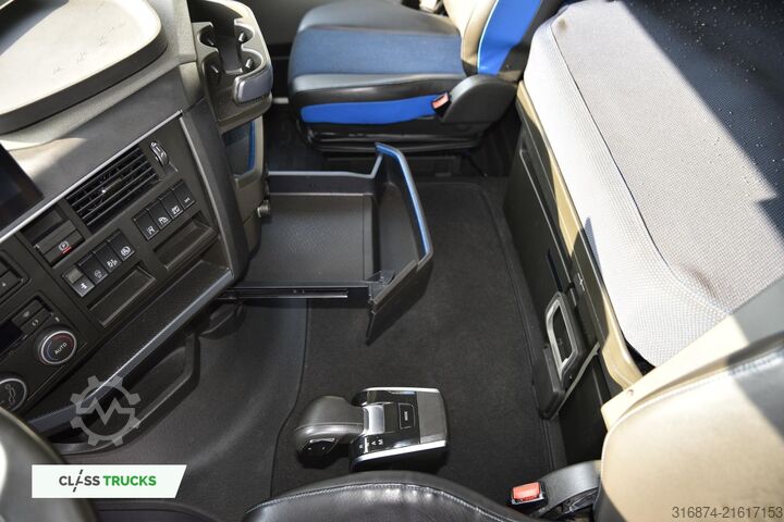 Standard tractor unit VOLVO FH 500 Globetrotter XL Varios