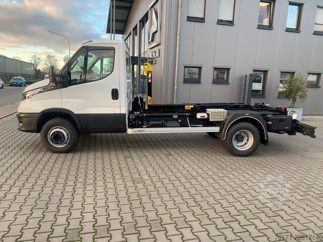 Furgon me tre anë me kiper IVECO Daily 70C18HP MY26 Hyva Abrollerkipper 05-32 AHK