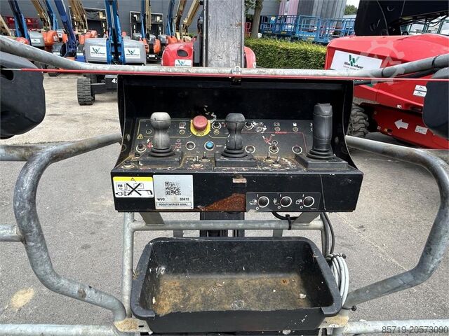 Nền tảng làm việc bằng kính thiên văn có khớp nối Manitou 200 ATJ RC ST5 (5612)