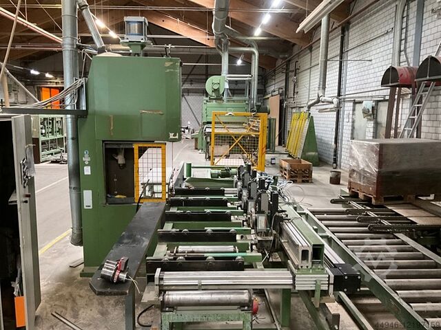 Szalagfűrész adagolóasztallal HEMA UH900