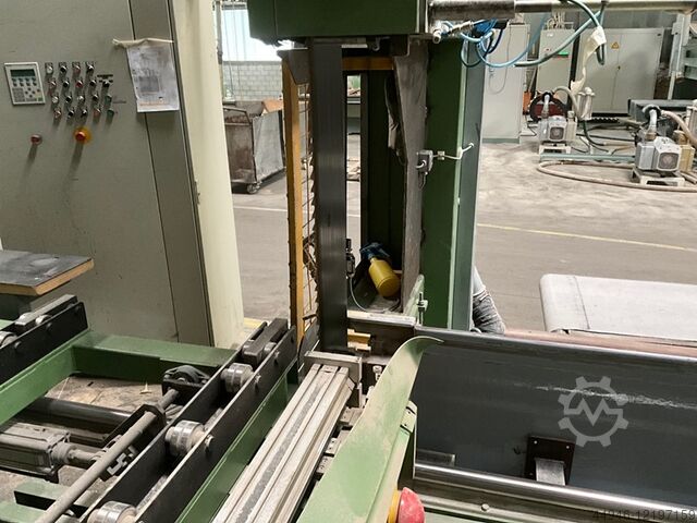 Szalagfűrész adagolóasztallal HEMA UH900