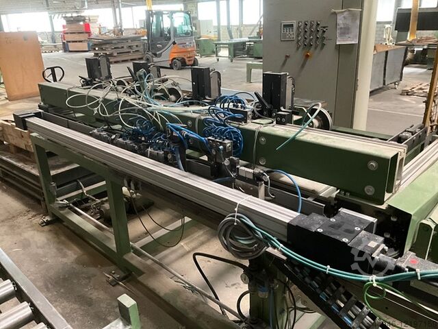 Szalagfűrész adagolóasztallal HEMA UH900