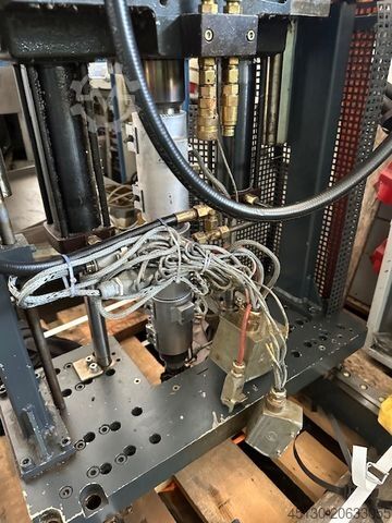 射出成形機 FERROMATIK MILACRON K110D-S/2F / 2K-Spritzgießmasch