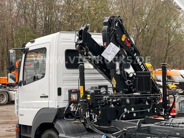 Furgão basculante MERCEDES-BENZ Atego 823 4x2 DSK mit HIAB 072 Ladekran *NEU*