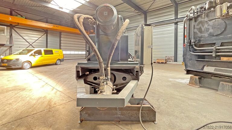 Enfardadeira de 50 t com caixas de rolos de arame a bordo BRAMIDAN bzw. PRESTO HC 50, is the same as HPK 50