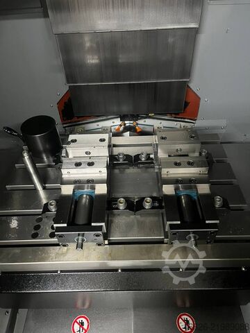 Centru vertical de prelucrare HURCO VMX 24 i
