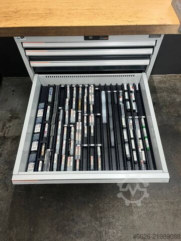 Centru vertical de prelucrare HURCO VMX 24 i