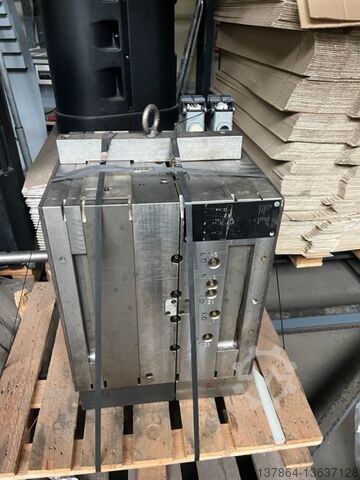 Multi-component injection molding machine Spritzguss Werkzeug 